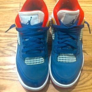 Jordan 4 Retro
Messy Room (GS)
Size: 5.5Y